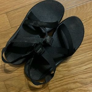 Women’s 9 black Chacos